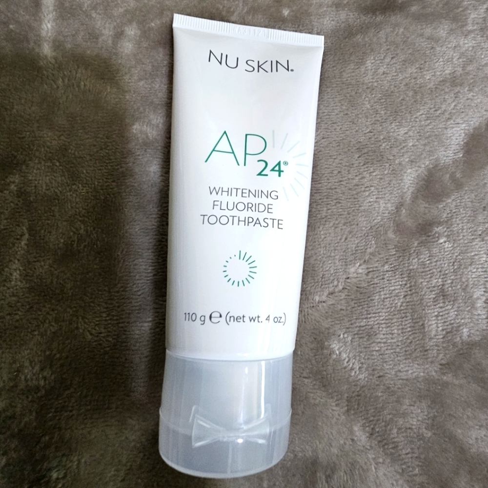 AP 24 Whitening Fluoride Tootpaste